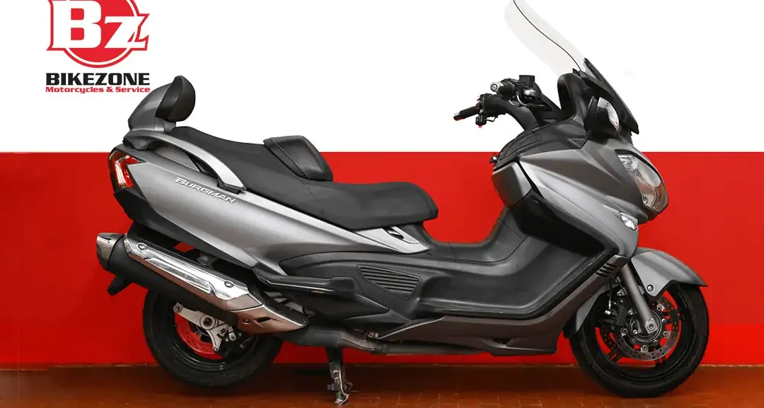 Maxi scooter Suzuki Burgman 650 vista laterale colore grigio