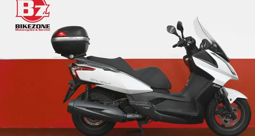 Kymco Downtown 300i usato a Milano vista laterale