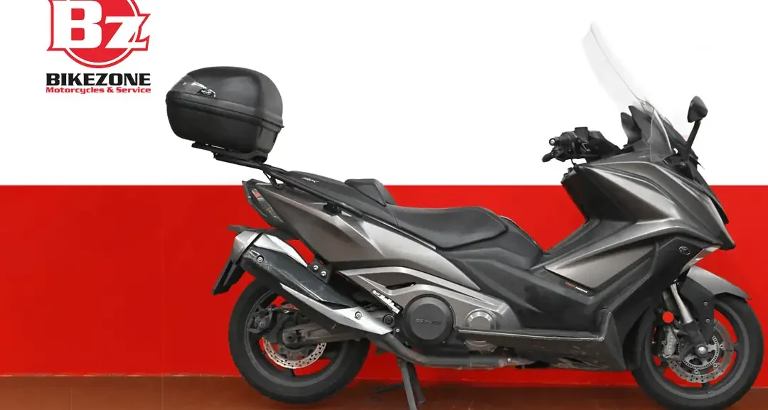 Kymco AK 550 usato in vendita da BikeZone a Milano, maxi scooter sportivo 550 cc