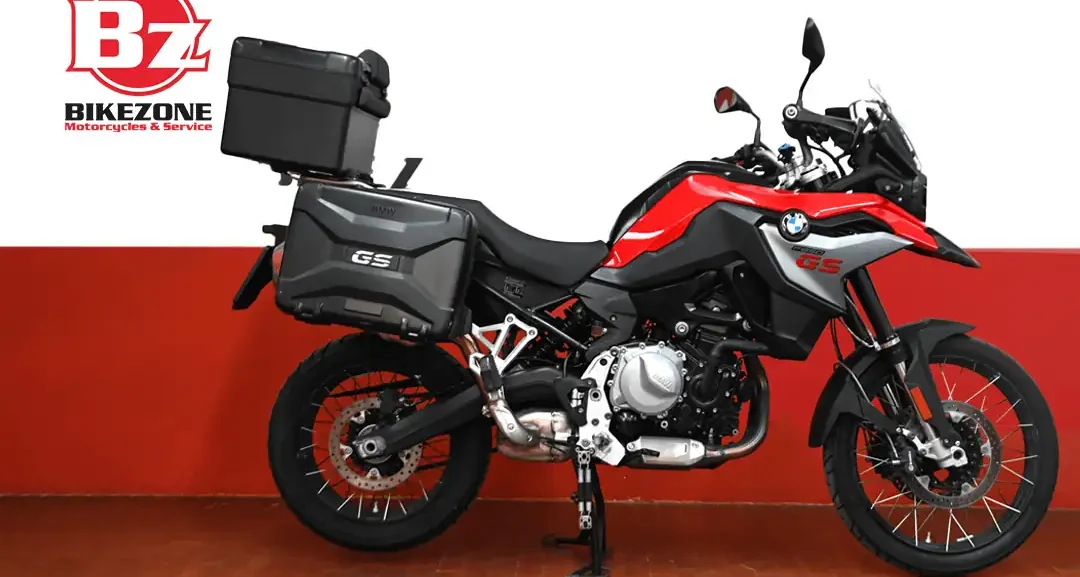 “BMW F850 GS 2019 vista anteriore, moto enduro stradale usata con display TFT e dotazioni complete”