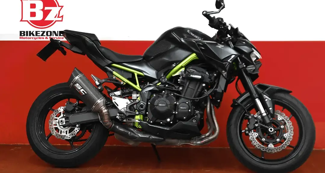 Kawasaki Z900 versione 35 usata 2021 colore nero in vendita da BikeZone Milano Alt text – foto dettaglio laterale
