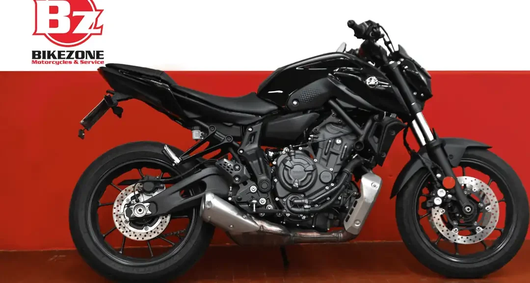 Yamaha MT-07 2025 usata vista frontale, naked sportiva con display TFT e fari LED