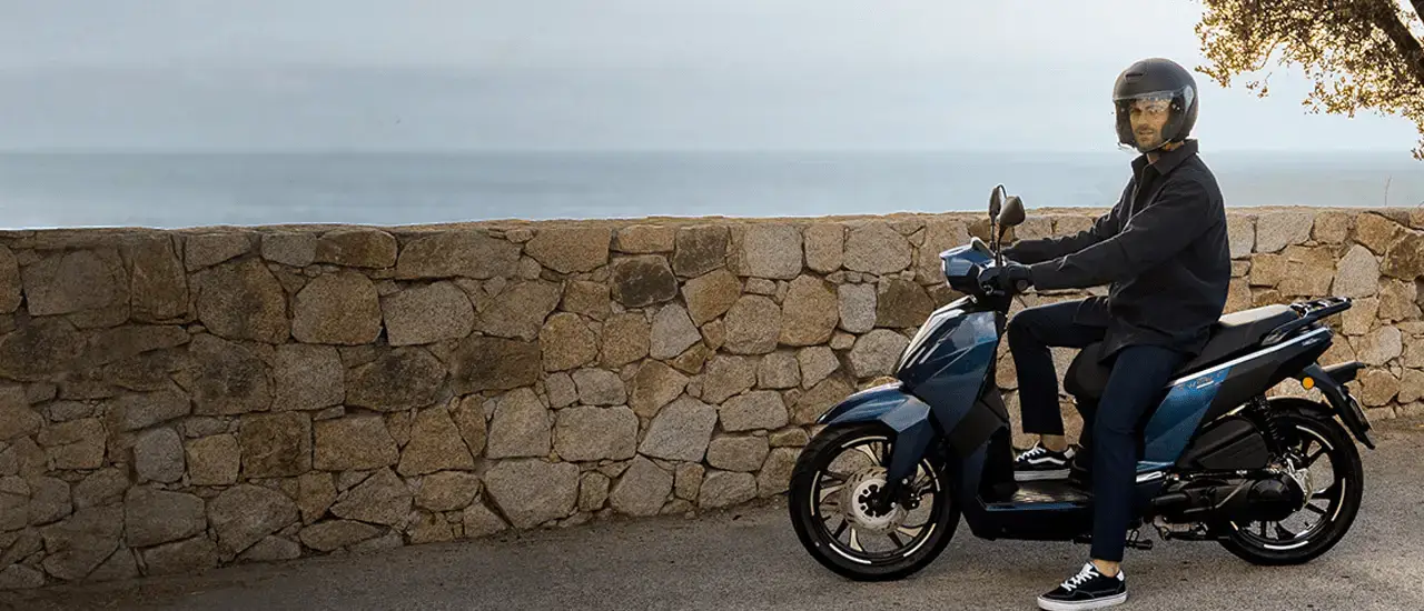 scooter peugeot tweet